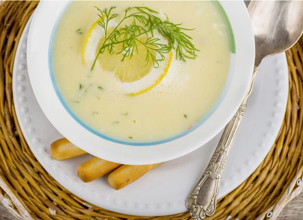 Zupa cytrynowa smakuje znakomicie. 