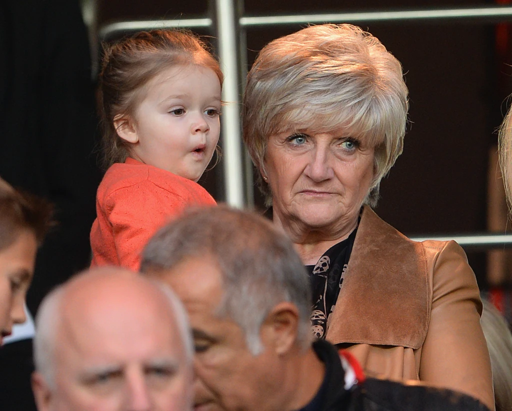 Harper Seven dostała swoją pierwszą ofertę pracy