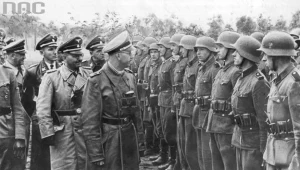 Heinrich Himmler przed oddziałem Dywizji Grenadierów Waffen SS-Galizien