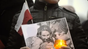 Fotografia z akcji "przyjdź i zapal znicz polskim bohaterom"