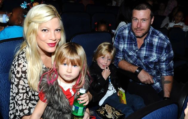 Tori Spelling z mężem i dziećmi Tori Spelling z mężem i dziećmi