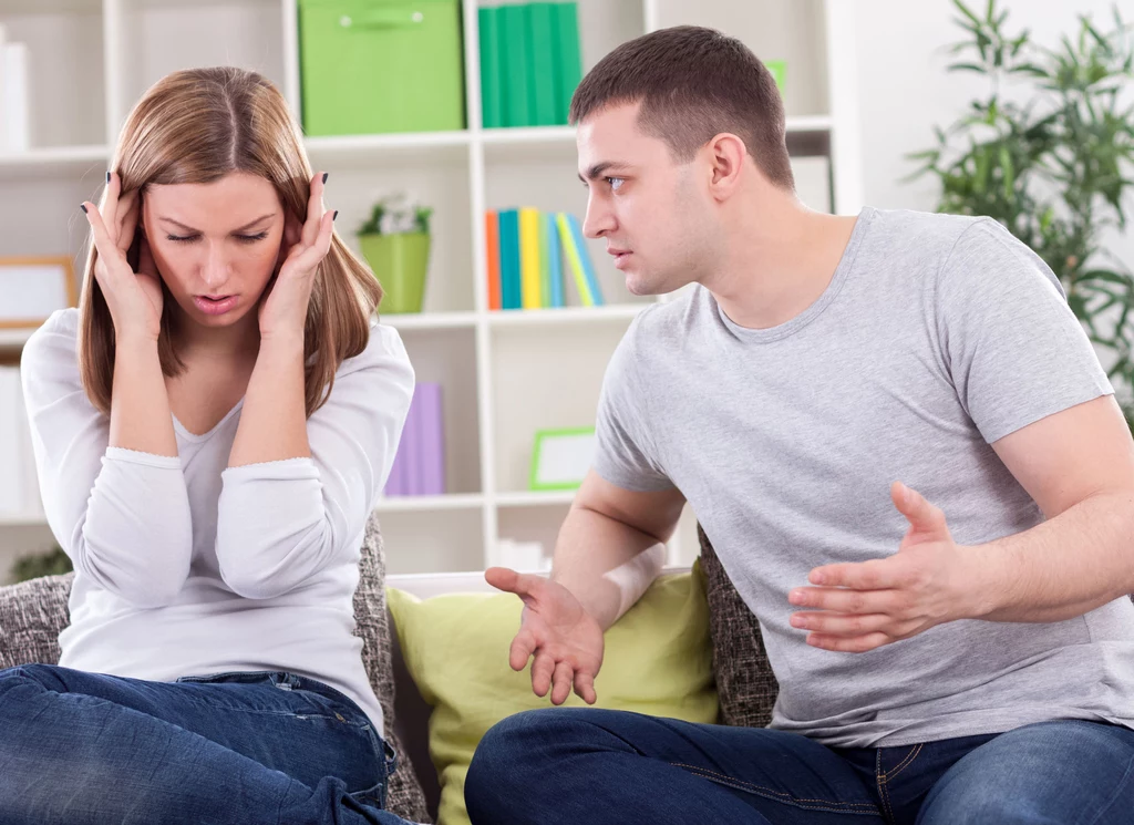  Badania sugerują, że osoby z niską samooceną obawiają się odrzucenia i zniszczenia związku po głośnym wypowiedzeniu swoich uwag