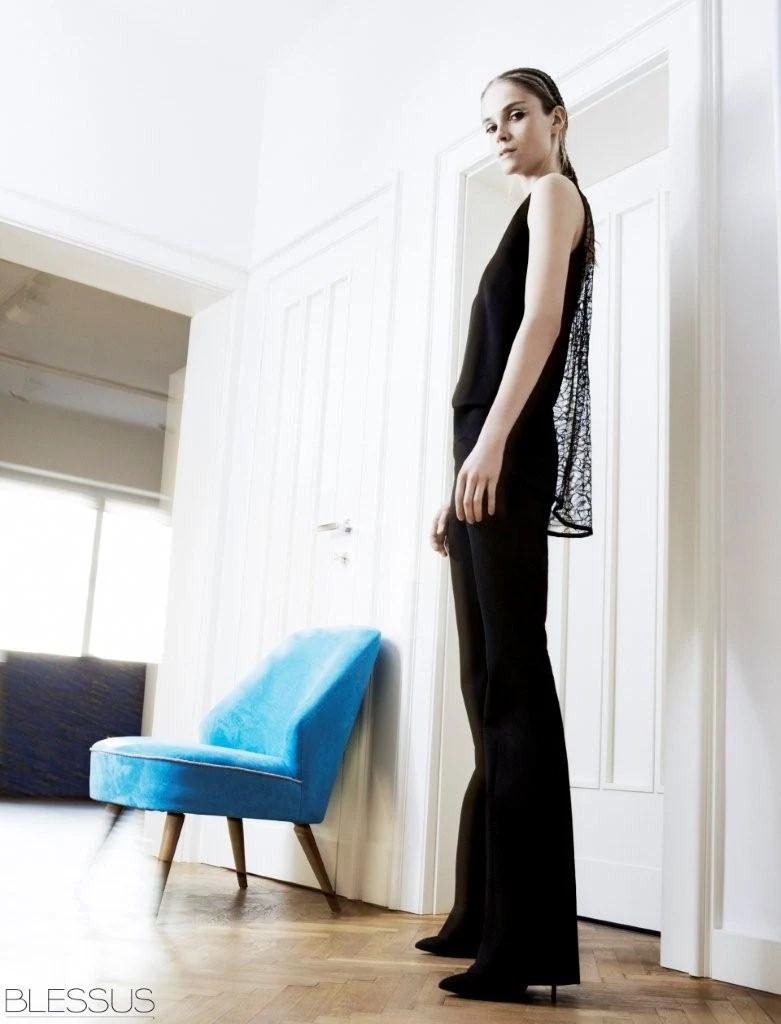 Zdjęcia - Rui Faria / Areia. Modelka Kasia Knioła / RebelModels. Makijaż Magda Sensmęcka. Włosy Hela Hair. Asystentka Klaudyna Młynarska. Koordynacja Ariana Hekmat. Zdjęcia - Rui Faria / Areia. Modelka Kasia Knioła / RebelModels. Makijaż Magda Sensmęcka. Włosy Hela Hair. Asystentka Klaudyna Młynarska. Koordynacja Ariana Hekmat.