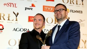 Reżyser Jan Komasa i dyrektor muzeum Powstania Warszawskiego Jan Ołdakowski podczas uroczystej gali wręczenia Polskich Nagród Filmowych Orły 2015