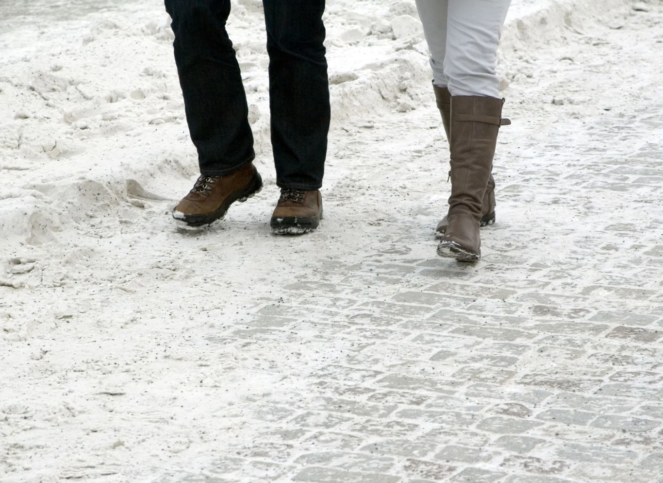 Buty warto pokryć dobrym impregnatem lub użyć do tego naturalnych składników