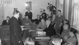 Posiedzenie niemieckiej volkslisty w Toruniu. Wśród gości obecny minister propagandy III Rzeszy Josef Goebbels (pierwszy z prawej) 