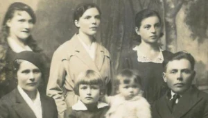 Józef Niechoda (siedzi po prawej) wraz z rodziną