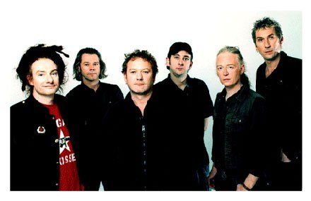 The Levellers (Mark Chadwick trzeci z lewej)