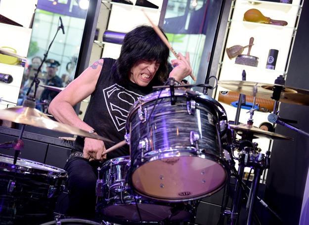 Marky Ramone w akcji - fot. Theo Wargo