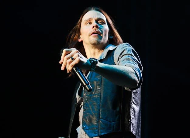Myles Kennedy stoi na czele Alter Bridge Myles Kennedy stoi na czele Alter Bridge