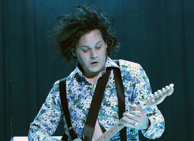 Jack White na scenie - fot. Paul Zimmerman