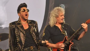 Adam Lambert i Brian May (Queen) na scenie - fot. Jim Dyson
