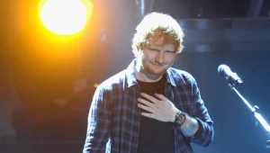 Gdy Ed Sheeran śpiewa, dziewczynom miękną kolana - fot. Kevork Djansezian