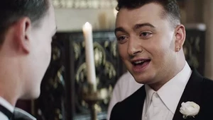 Sam Smith w teledysku "Lay Me Down"
