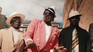Alex Boye jako Bruno Mars w "Oldtown Cover"