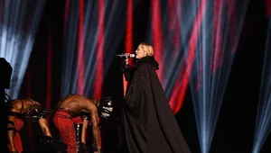 Madonna z peleryną przed upadkiem - fot. Gareth Cattermole