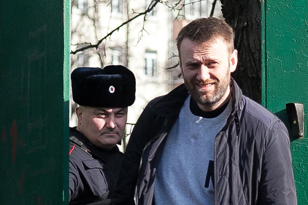 Aleksiej Nawalny opuszcza więzienie w Moskwie Aleksiej Nawalny opuszcza więzienie w Moskwie