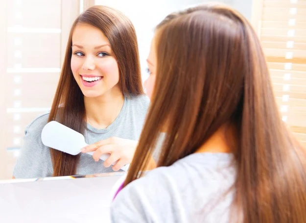 Zdrowe i błyszczące włosy możesz uzyskać nawet zimą. Stosuj maseczkę z awokado.