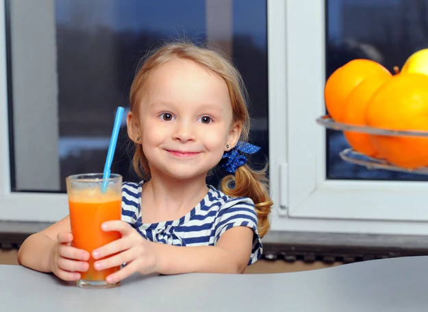 Jeżeli córka podczas połykania ściska wargi, otwiera zęby i wpycha między nie język, najprawdopodobniej nie połyka prawidłowo. Jeżeli córka podczas połykania ściska wargi, otwiera zęby i wpycha między nie język, najprawdopodobniej nie połyka prawidłowo.