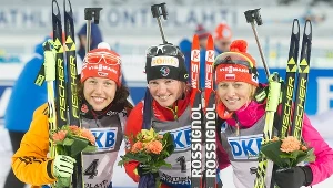 Medalistki biegu na dochodzenie: od lewej Laura Dahlmeier (srebro), Marie Dorin Habert (złoto) i Weronika Nowakowska-Ziemniak (brąz)