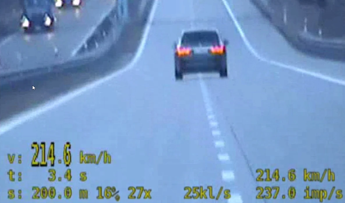 Kierowca BMW pasami ruchu się nie przejmował... Kierowca BMW pasami ruchu się nie przejmował...