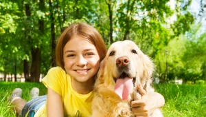 Obecność psa w domu zmienia mikrobiotę i może chronić młodzież przed agresją