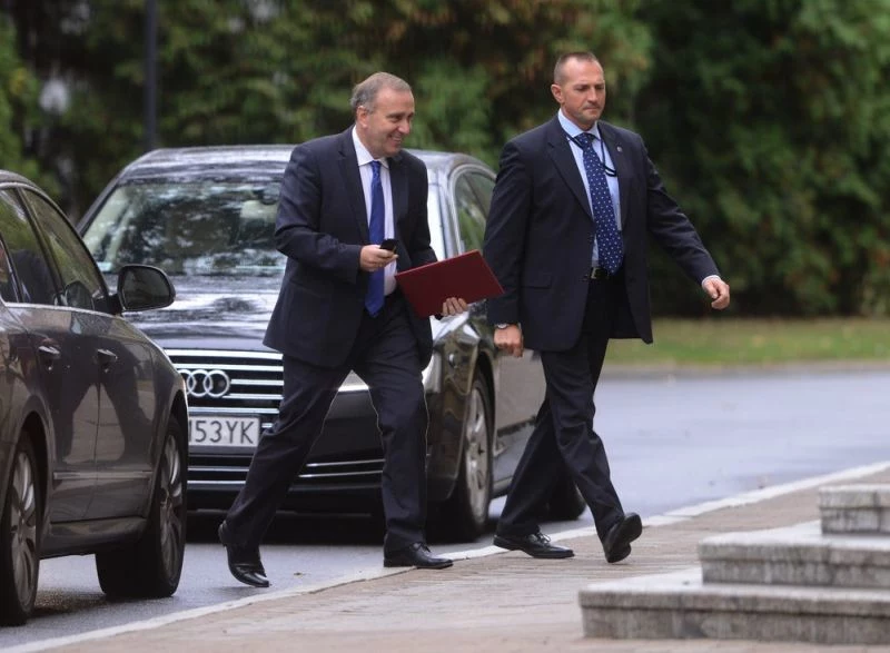 Służbe auto z kierowcą to nie jest przywilej zarezerwowany dla najwyższej władzy