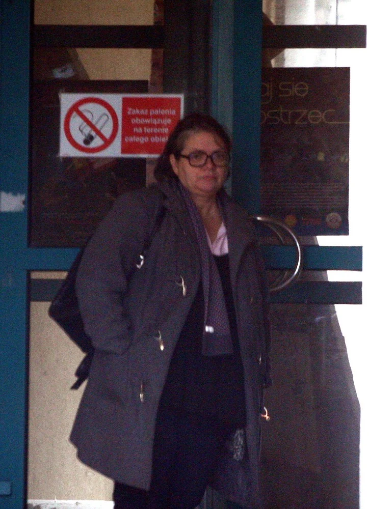 Dorota Zawadzka pod komisariatem policji