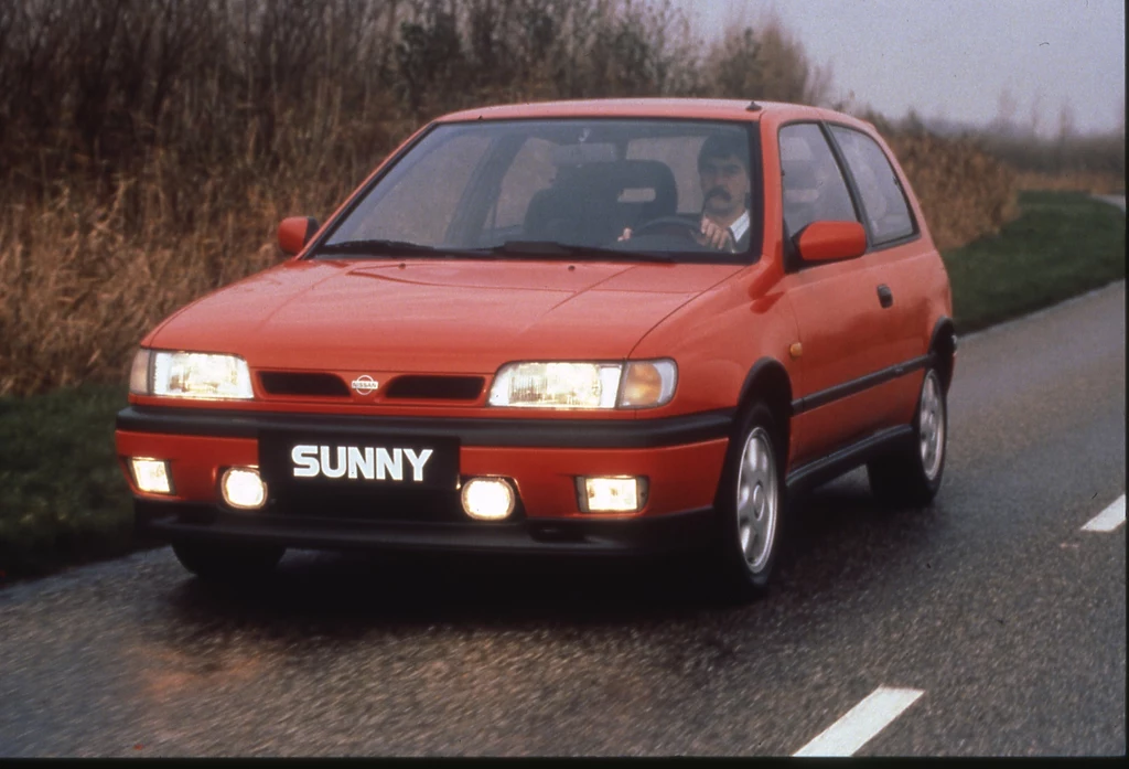 Młodszym czytelnikom przypomninamy jak wygląda Nissan Sunny...