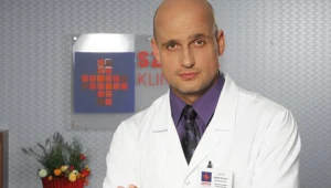 – Od aktorów wiele się wymaga, ale w zamian nie mamy prawa niczego oczekiwać. Potrzebna jest siła, ale inna niż ta płynąca z widowni. Rodzina daje mi energię do życia – mówi serialowy dr Konica.