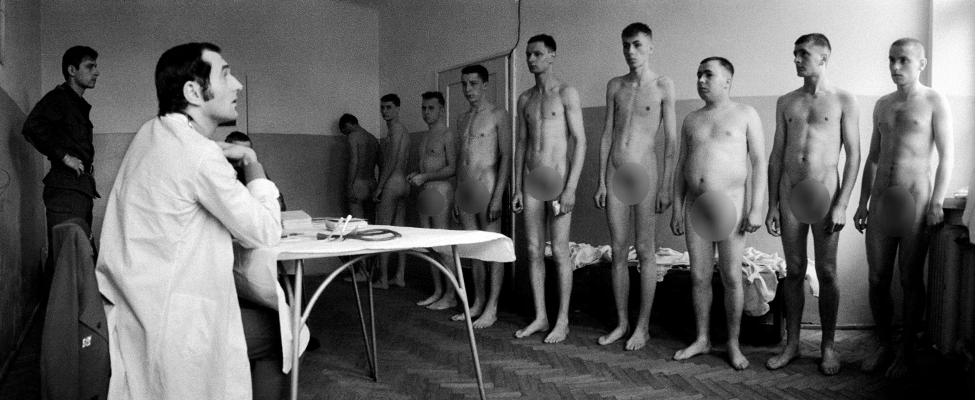 Poborowi w jednostce wojskowej w Zamosciu, 1976