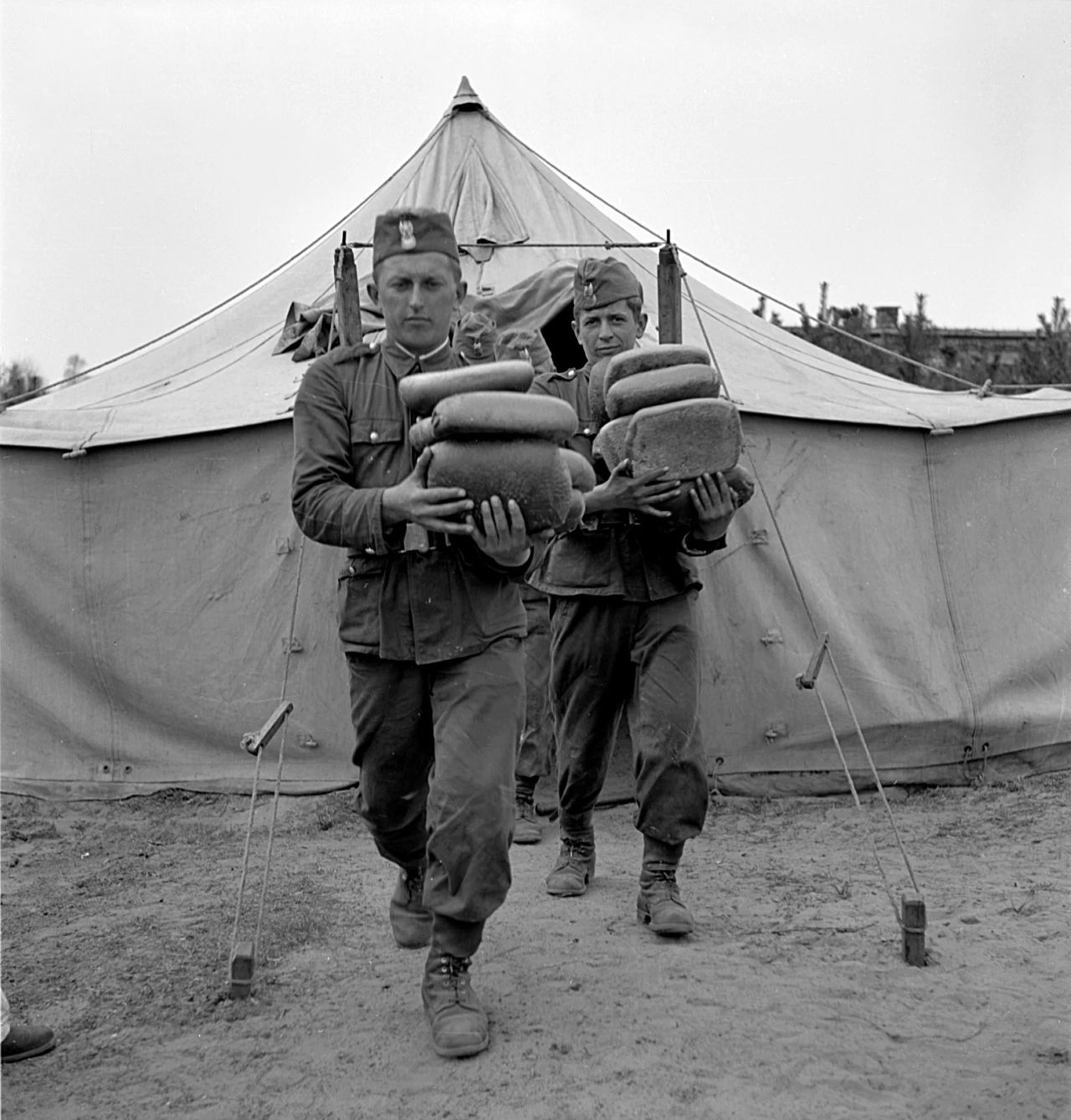 Ćwiczenia żołnierzy dywizji Kościuszkowskiej w Wesołej k/Warszawy, 1958