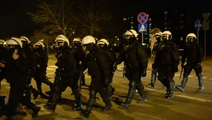 Policja przed Komendą Powiatową Policji w Legionowie, gdzie w ostatnich dniach doszło do podobnych protestów jak w Sosnowcu, zdjęcie ilustracyjne