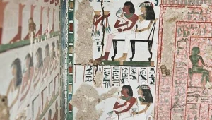 Zdjęcie z wnętrza odkrytego grobowca