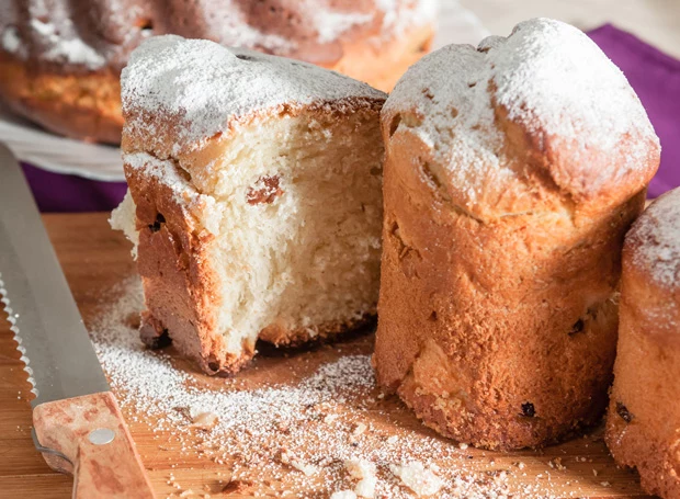 Babkę udekoruj lukrem lub cukrem pudrem Babkę udekoruj lukrem lub cukrem pudrem
