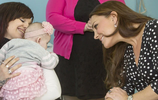 Księżna Kate odwiedziła klinikę dziecięcą Księżna Kate odwiedziła klinikę dziecięcą
