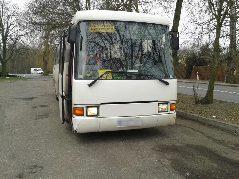 Z autobusu ciekło paliwo, wobec czego zatrzymano dowód rejestracyjny