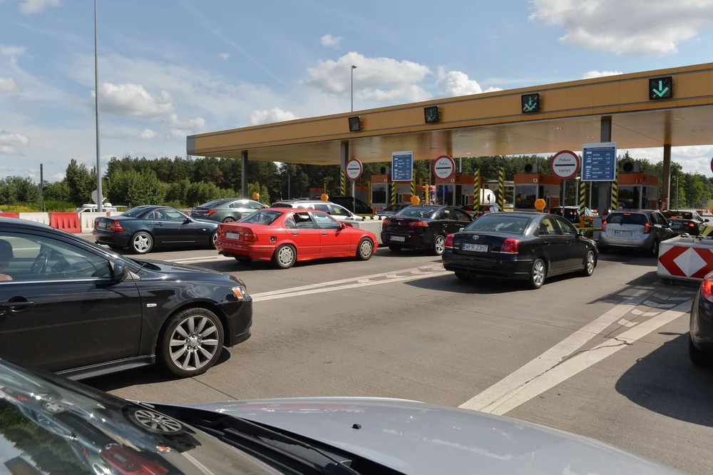 Obecny pobór opłat na bramkach powoduje powstawanie korków na autostradach