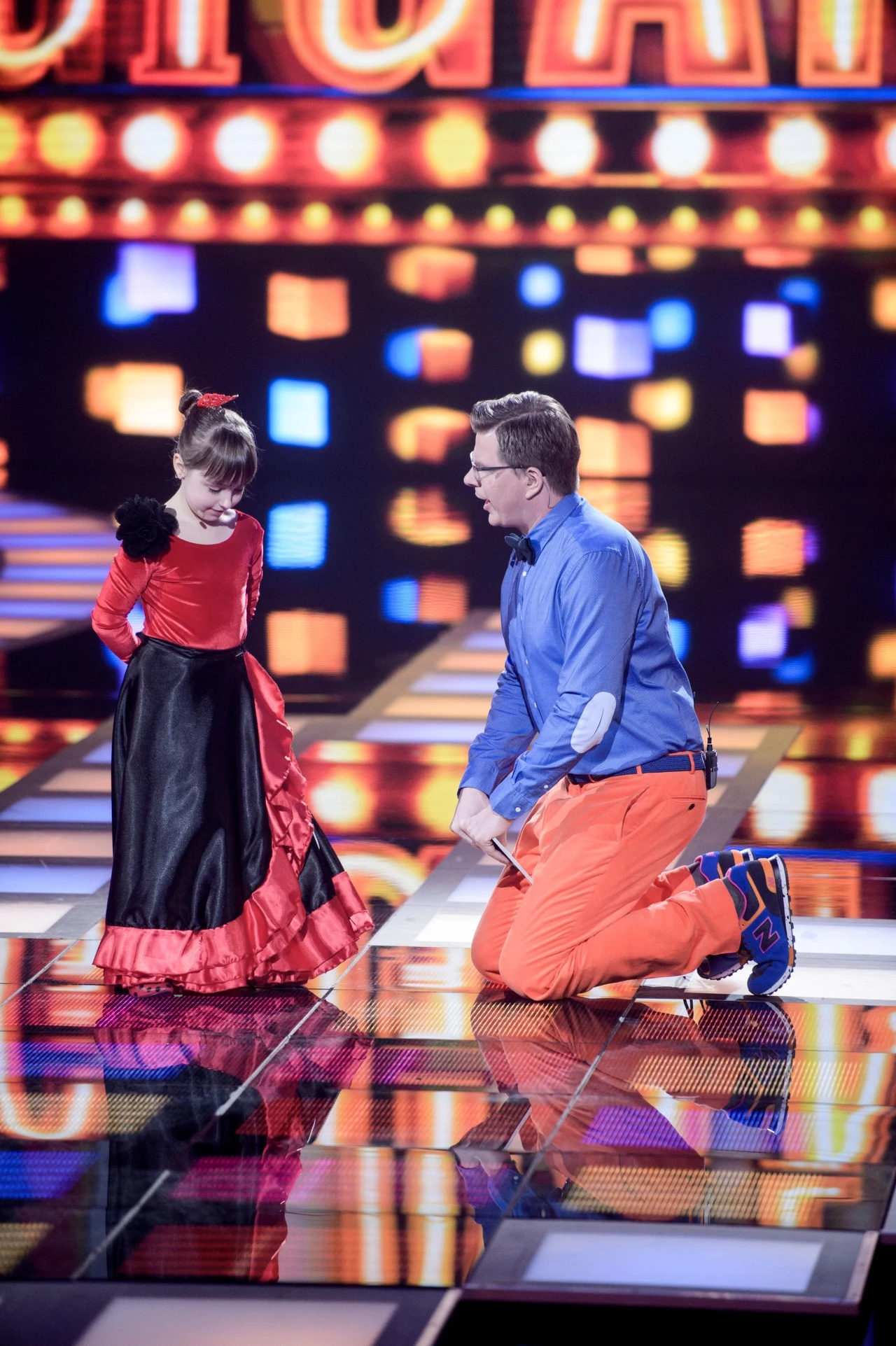 Filip Chajzer z jedną z uczestniczek "Małych Gigantów" Filip Chajzer z jedną z uczestniczek "Małych Gigantów"