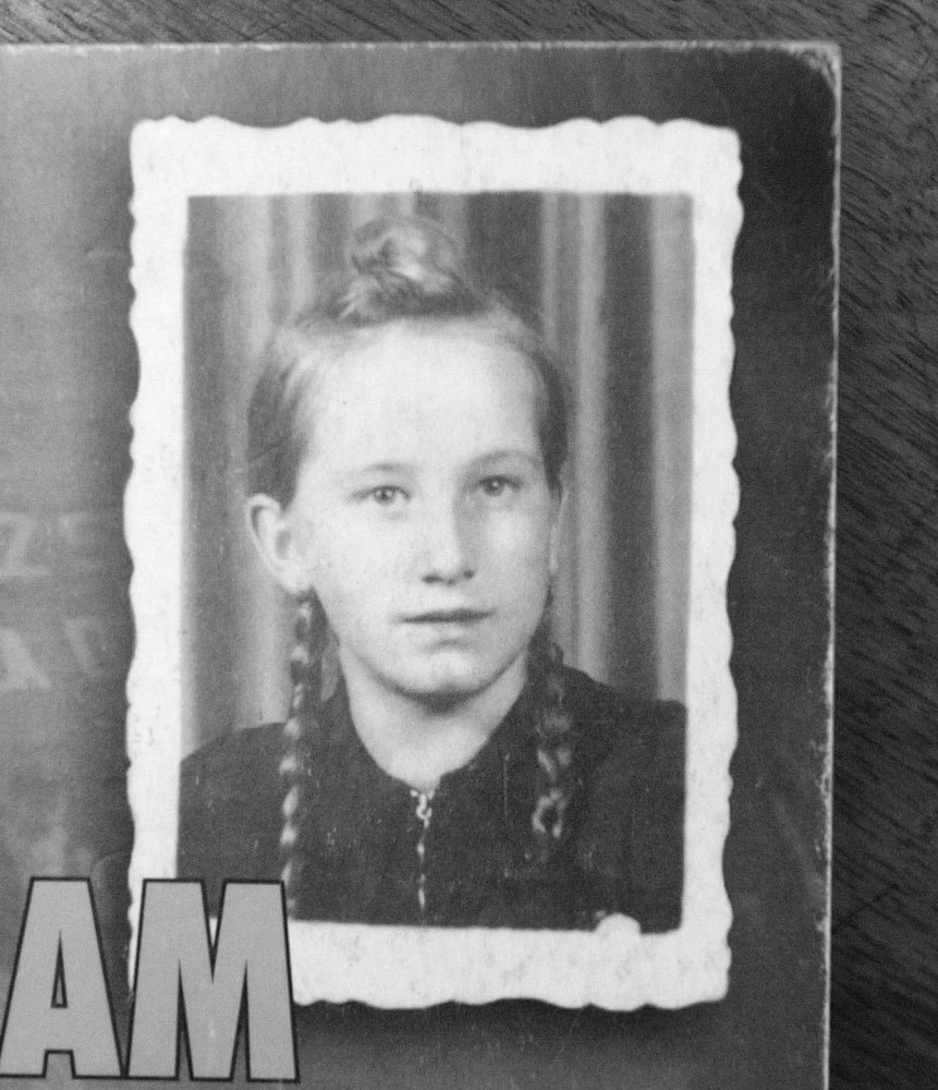 Natalia Piekarska - jedna z trzech nastolatek ukaranych za sprzeciwianie się nazwie "Stalinogród". Dziewczynka trafiła do zakładu poprawczego