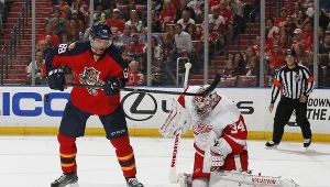 Jaromir Jagr szturmuje bramkę Detroit Red Wings