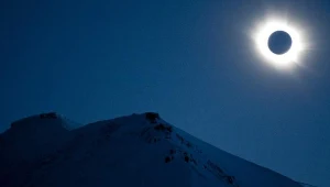 Zaćmienie Słońca nad archipelagiem Svalbard