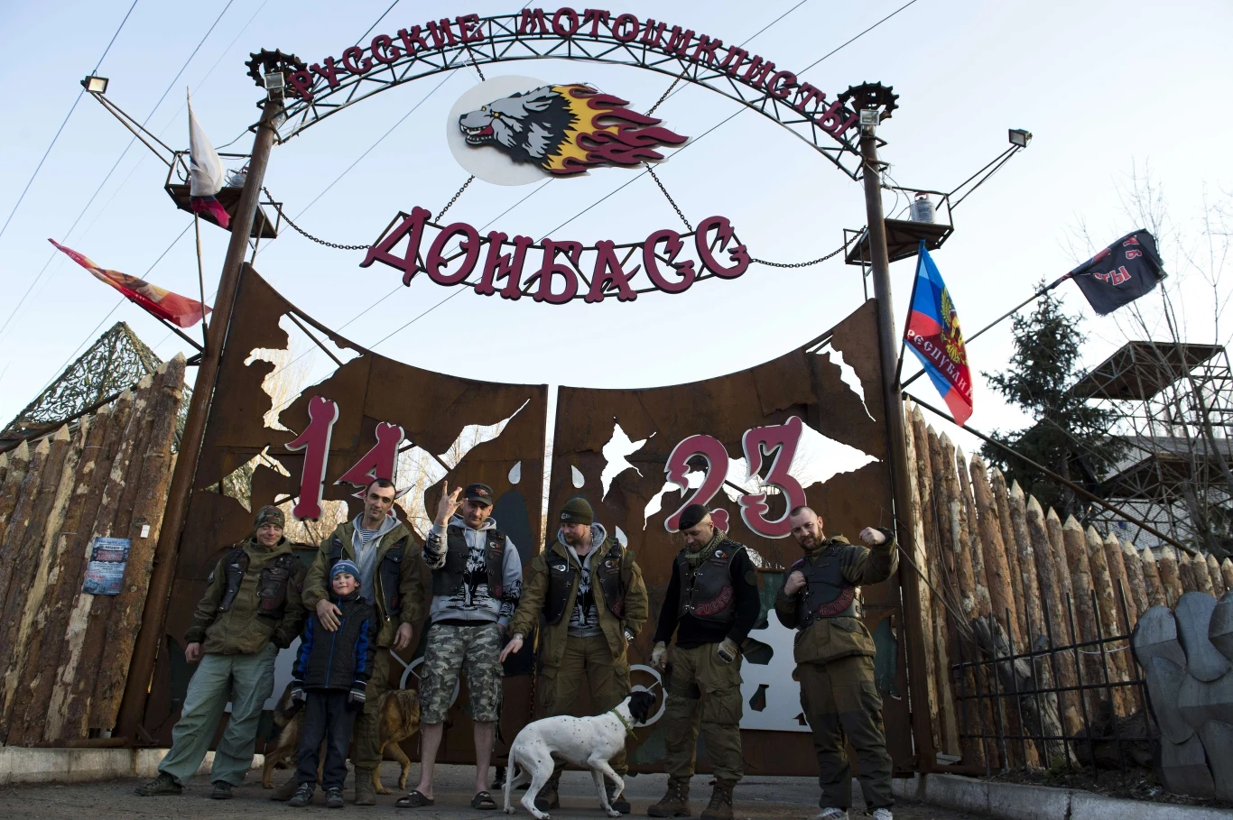 Większość członków grupy pochodzi z Donbasu. Są też Rosjanie i Białorusini. Większość członków grupy pochodzi z Donbasu. Są też Rosjanie i Białorusini.