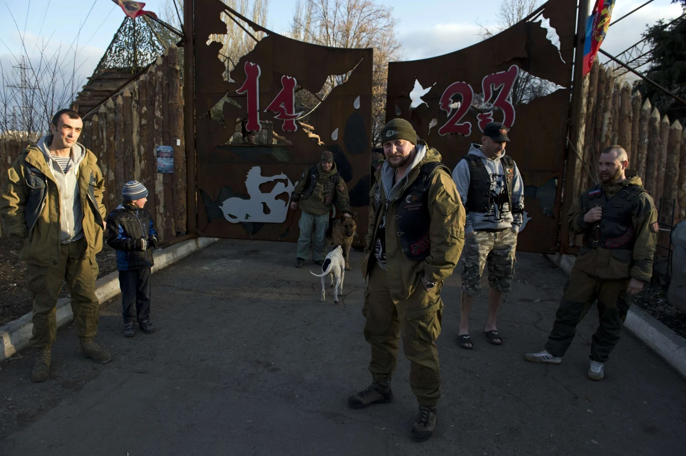 Większość członków grupy pochodzi z Donbasu. Są też Rosjanie i Białorusini. Większość członków grupy pochodzi z Donbasu. Są też Rosjanie i Białorusini.