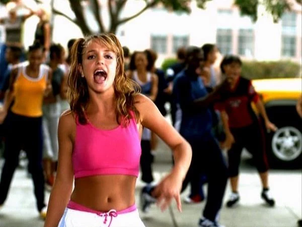 Debiutancki singel Britney - "...Baby One More Time" - ukazał się trzy lata po zakończeniu emisji "Klubu Myszki Miki" Debiutancki singel Britney - "...Baby One More Time" - ukazał się trzy lata po zakończeniu emisji "Klubu Myszki Miki"