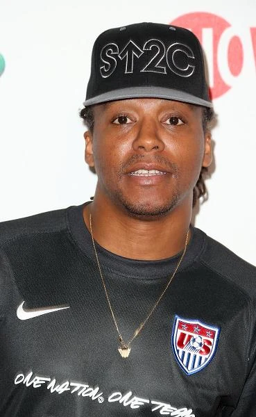 Spotkanie z kosmitami w dzieciństwie przeżyć miał również Lupe Fiasco. Nie mógł wtedy nic powiedzieć, poruszyć się, a ponadto czuł przepływający przez ciało prąd (fot. Frederick M. Brown) Spotkanie z kosmitami w dzieciństwie przeżyć miał również Lupe Fiasco. Nie mógł wtedy nic powiedzieć, poruszyć się, a ponadto czuł przepływający przez ciało prąd (fot. Frederick M. Brown)