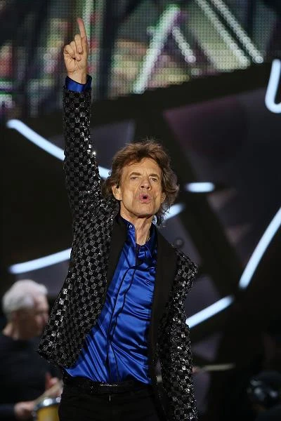 Mick Jagger w 1968 roku miał, wraz ze swoją dziewczyną Marianne Faithfull, ujrzeć na niebie obiekt o kształcie ogromnego cygara. Według plotek, po tym zdarzeniu lider The Rolling Stones zainstalował w swoim domu "czujnik UFO" (fot. Fiona Goodall) Mick Jagger w 1968 roku miał, wraz ze swoją dziewczyną Marianne Faithfull, ujrzeć na niebie obiekt o kształcie ogromnego cygara. Według plotek, po tym zdarzeniu lider The Rolling Stones zainstalował w swoim domu "czujnik UFO" (fot. Fiona Goodall)