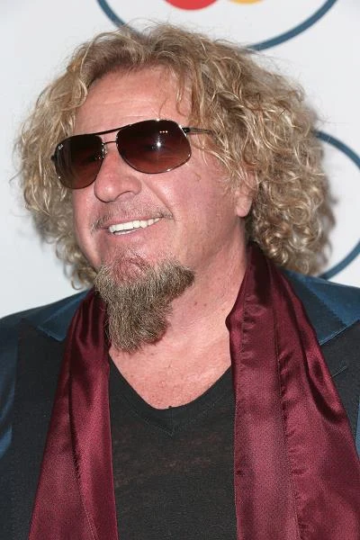 Sammy Hagar z Van Halen w swoich wspomnieniach przyznał, że nie tylko widział statki kosmiczne, ale także był ofiarą uprowadzenia przez obcych. Według jego relacji kosmici chcieli wejść do jego głowy za pomocą połączenia bezprzewodowego. Do spotkań z pozaziemską cywilizacją w przypadku Hagara miało dojść kilkakrotnie (fot. Frederick M. Brown) Sammy Hagar z Van Halen w swoich wspomnieniach przyznał, że nie tylko widział statki kosmiczne, ale także był ofiarą uprowadzenia przez obcych. Według jego relacji kosmici chcieli wejść do jego głowy za pomocą połączenia bezprzewodowego. Do spotkań z pozaziemską cywilizacją w przypadku Hagara miało dojść kilkakrotnie (fot. Frederick M. Brown)