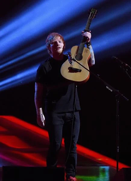Ed Sheeran na Brit Awards 2015 (fot. Gareth Cattermole)