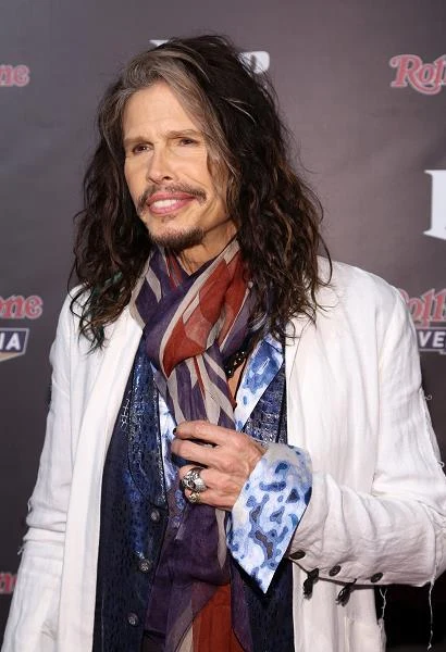 Steven Tyler z Aerosmith na jednym z występów w 2009 roku upadł tak nieszczęśliwie, że złamał ramię. Z tego powodu grupa musiała odwołać trasę koncertową. W 2010 roku Tylera ze sceny zepchnął kolega z zespołu. Tym razem obeszło się jednak bez kontuzji (fot. Taylor Hill)